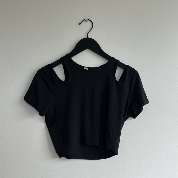 Shoulder Cut-Out Yoga T-Shirt In Black - Picture 6 of 9